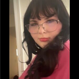 Meet your Posher, Chloe